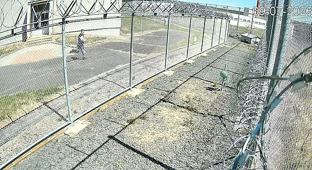 Vězni využili přesunu v areálu káznice a pokusili se o útěk
