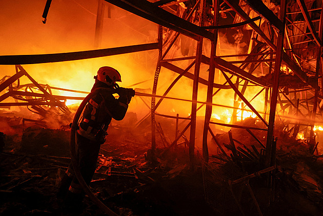 https://1gr.cz/fotky/idnes/26/072/cl6/PLU4a5882219f_11INE_CRISIS_ATTACK_KYIV.JPG