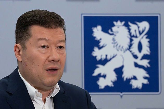 Okamura letí do Číny. Před cestou se sešel s tajnými službami