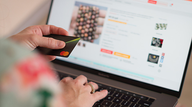 Are you familiar with e-shops' dark patterns? Product viewed by 15 people and panic rises