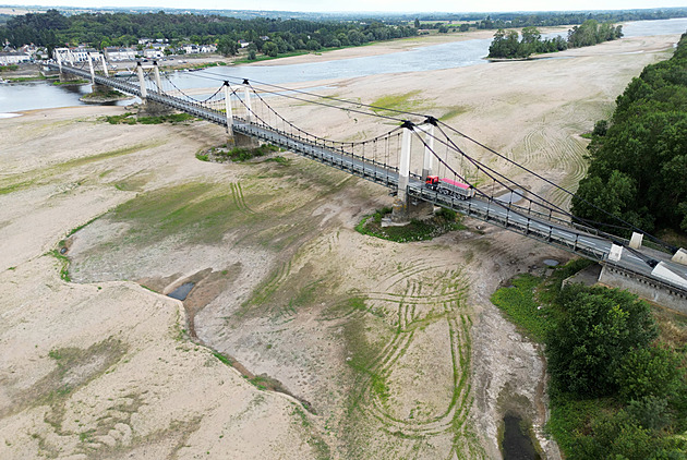 France's Loire River Shrinks to Dry Wasteland Amid Extreme Heatwaves