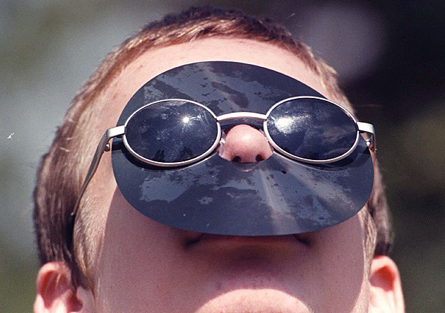 How to safely photograph a solar eclipse with your mobile phone
