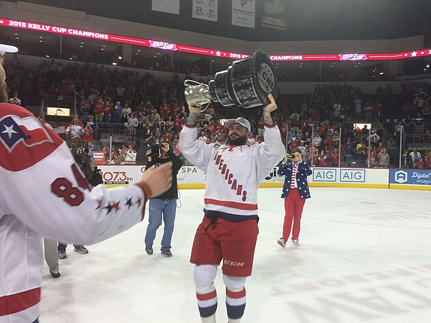 B�val� profesion�ln� hokejista Patrik Val��k, kter�ho draftovali Boston Bruins,...
