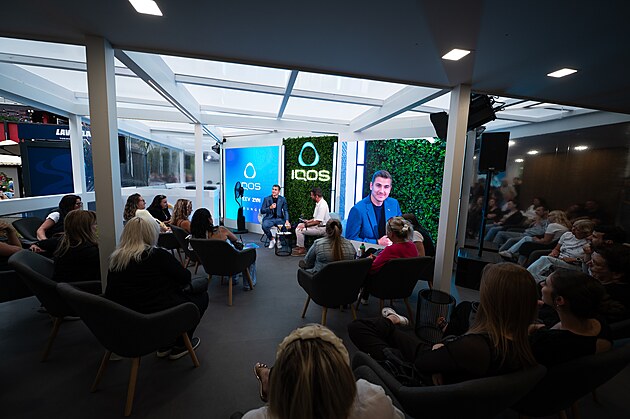 Nov� tv�� talk show ve Varech: Dominik Vr�ansk� p�iv�tal zn�m� hosty.