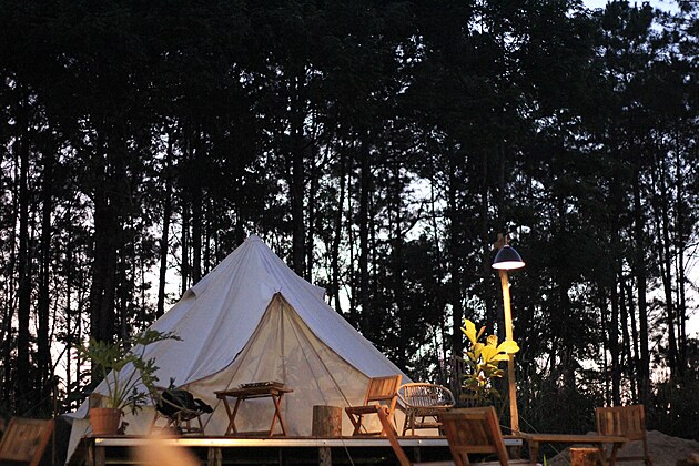 Stany s postel�, saunou i v�hledem na hory: Nejkr�sn�j�� glamping u n�s