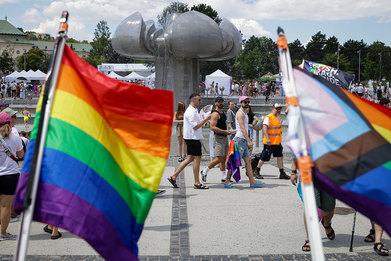 Na Duhový Pride v Bratislavě dorazily tisíce lidí. Odvaha být sám sebou, zaznělo