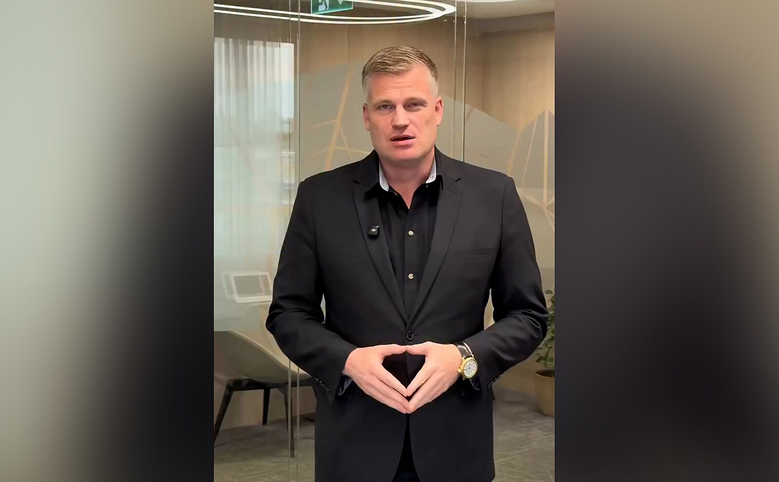 Turek opustí post zmocněnce, dokud nehodu nevyšetří. Dospělé, řekl Macinka