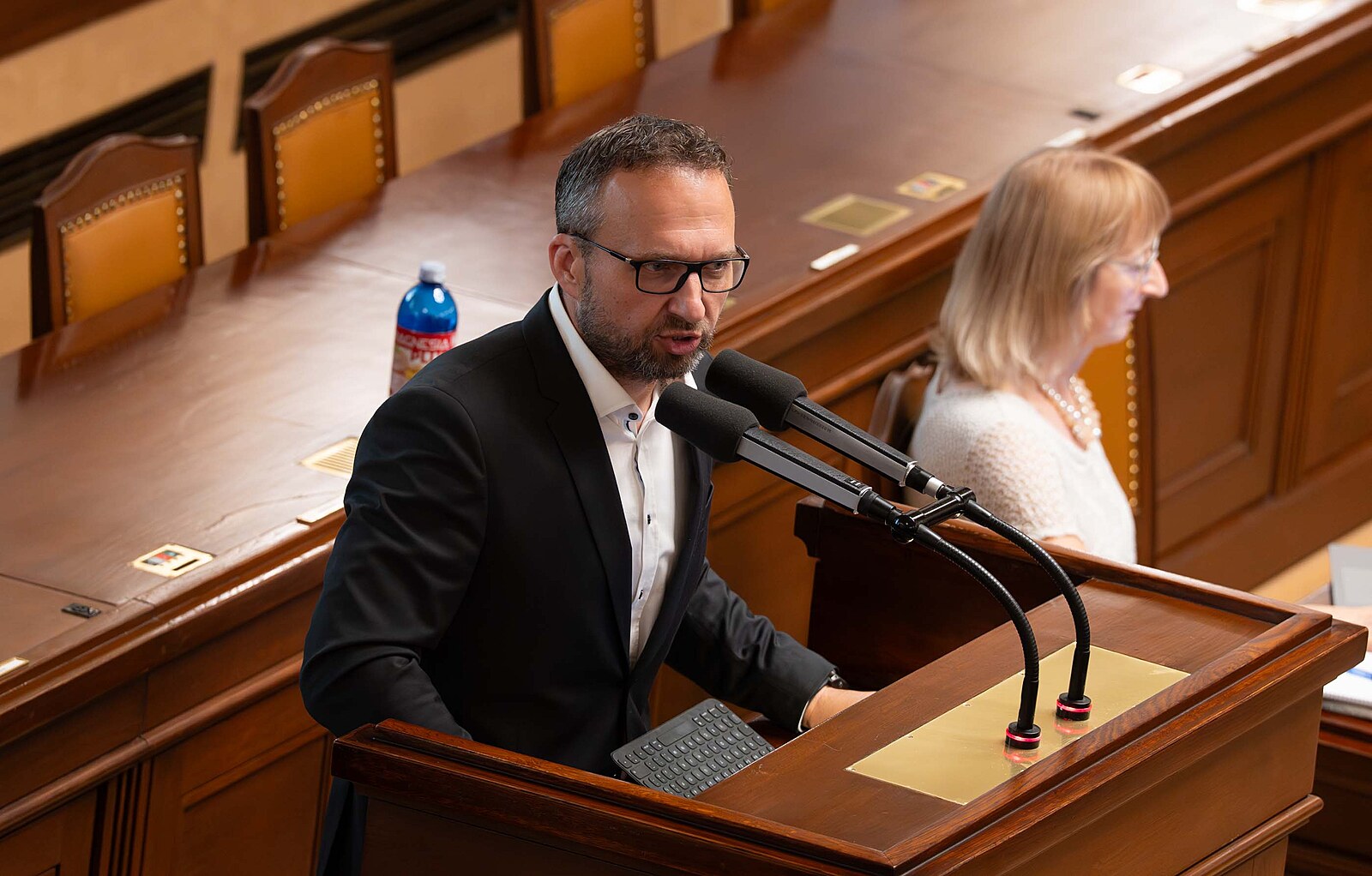 Školkovné, jak ho vrací Babišova vláda, myslí jen na bohatší rodiny. Dejme ho všem, navrhli lidovci