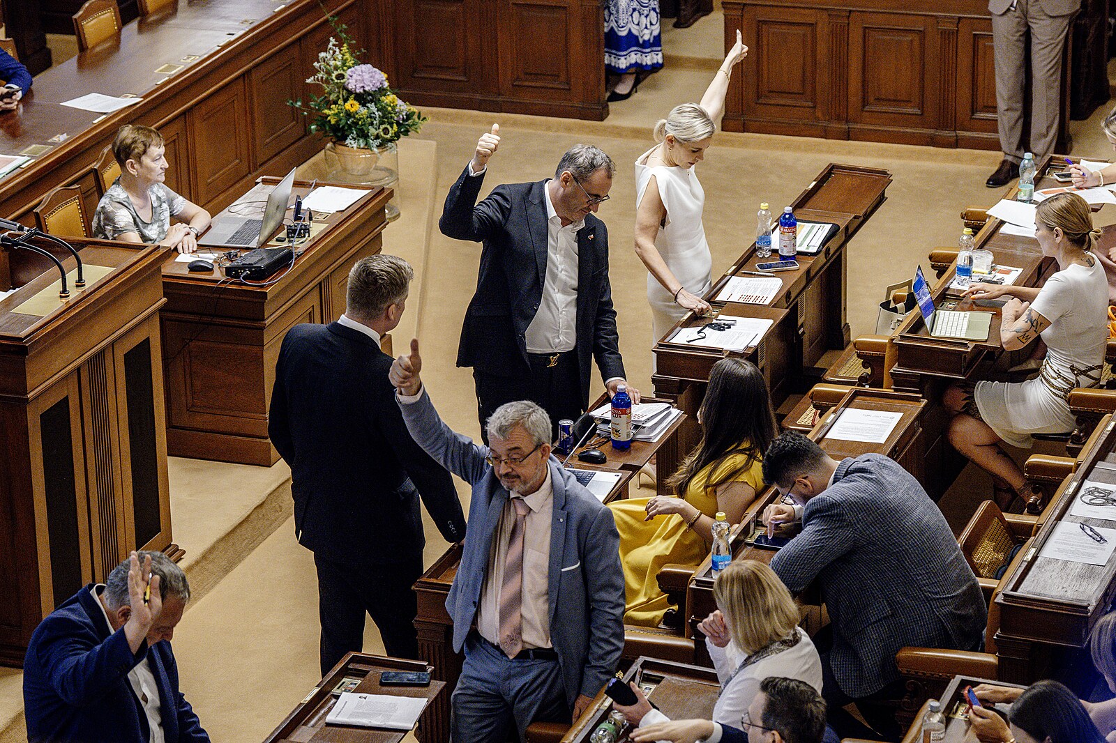 Proč nenávidíte mladé lidi a chcete jim zničit budoucnost? řekl Hřib Okamurovi