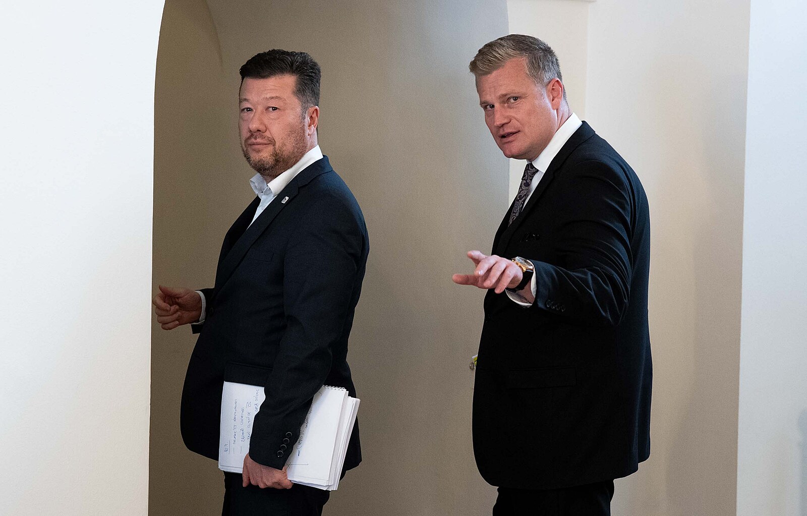 Opozici zastiňuje prezident, SPD pomoc Ukrajině ustojí. Experti o novém průzkumu