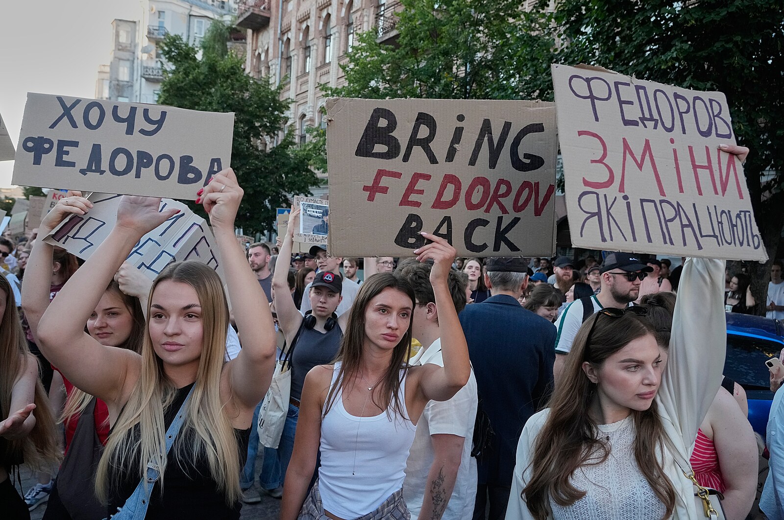Tisíce lidí v Kyjevě demonstrovaly proti odvolání Fedorova z postu ministra obrany