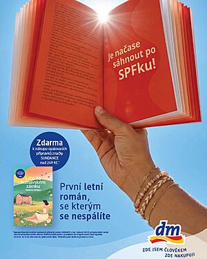 Na rizika spojen� s UV z��en�m upozor�uje tak� netradi�n� letn� kampa� dm. Jej�...