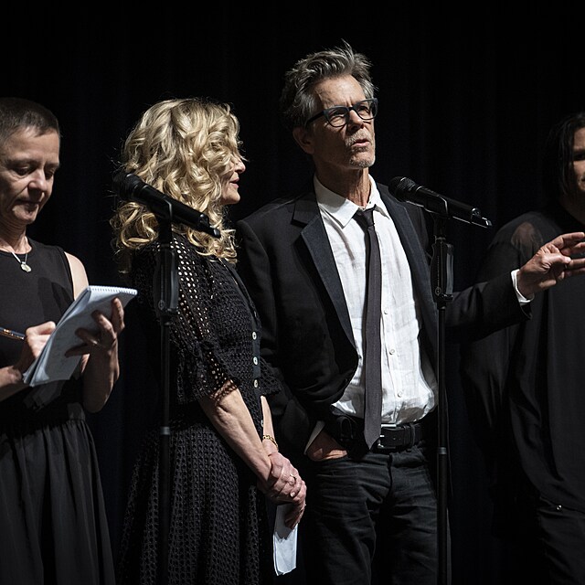 Kevin Bacon uv�d� sn�mek Rodinn� film (10. �ervence 2026).