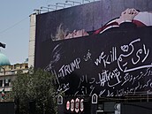 Zabijeme Trumpa. Ob�í propagandistický billboard v centru Teheránu (15....