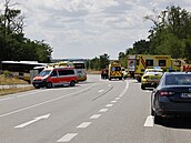 Na Znojemsku se st�etly dva autobusy, na míst� je 40 zran�ných. (18. �ervence...