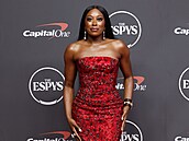 Basketbalistka Chiney Ogwumikeová okouzlila v �ervených �atech se gepardím...