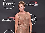 Alpská ly�a�ka Mikaela Shiffrinová oblékla zlaté, lehce pr�svitné �aty od...