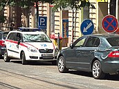 Filip Turek se v centru Prahy srazil s nemocni�ním autem. To skon�ilo na...