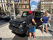 Filip Turek se v centru Prahy srazil s nemocni�ním autem. To skon�ilo na...