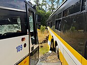 Srá�ka dvou autobus� s cestujícími u Oleksovic na Znojemsku uzav�ela silnici...