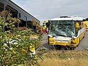 Na Znojemsku se st�etly dva autobusy, na míst� je 40 zran�ných. (18. �ervence...