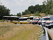 Na Znojemsku se st�etly dva autobusy, na míst� je 40 zran�ných. (18. �ervence...