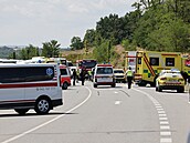 Na Znojemsku se st�etly dva autobusy, na míst� je 40 zran�ných. (18. �ervence...