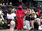 Náv�t�vníci a atmosféra - první den festivalu Colours of Ostrava 2026, Dolní...