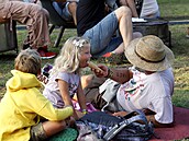 Náv�t�vníci a atmosféra - první den festivalu Colours of Ostrava 2026, Dolní...