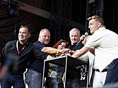 Po�adatelský tým p�i slavnostním zahájení - první den festivalu Colours of...