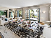 Helen Mirren a její man�el Taylor Hackford se rozlehlé sídlo v minulosti...