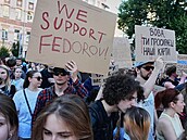 Tisíce lidí v Kyjev� demonstrovaly proti Zelenského rozhodnutí propustit...