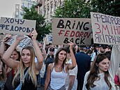 Tisíce lidí v Kyjev� demonstrovaly proti Zelenského rozhodnutí propustit...