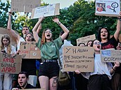 Tisíce lidí v Kyjev� demonstrovaly proti Zelenského rozhodnutí propustit...