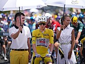 Slovinec Tadej Poga�ar p�ed startem deváté etapy Tour de France