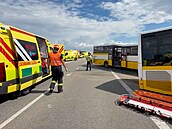 Na Znojemsku se �eln� st�etly dva autobusy, na míst� je 40 zran�ných