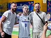 �eský juniorský reprezentant Sebastian K�emen (9)a jeho otcové, nevlastní...