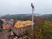 Cílem projektu je záchrana kulturní památky a zachování zámku, jeho� historie...