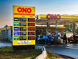 �erpací stanice Tank Ono na okraji Brna u Popovic, p�ed ukon�ením vládní...