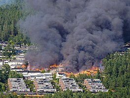 Po�ár u Drammenu na jihu Norska zni�il p�es 100 dom�. (17. �ervence 2026)