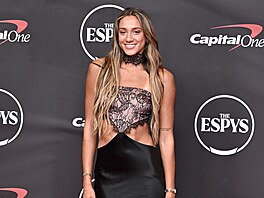Odvá�ný model s krajkou oblékla na ESPY Awards volejbalistka Harper Murrayová.