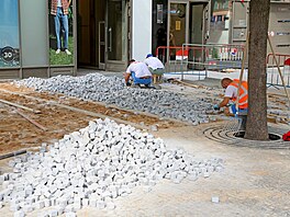 Stavba tramvajové trati na Václavském nám�stí a prom�na jeho okolí (stav...