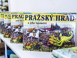 Sou�ástí náv�t�vnické trasy Pra�ského hradu je nyní obchod, který nabízí...