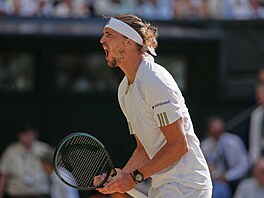 Alexander Zverev se raduje ve finále Wimbledonu.