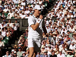 Jannik Sinner se raduje ve finále Wimbledonu.