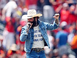 Post Malone vystupuje na záv�re�ném ceremoniálu p�ed finále MS ve fotbale.