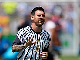 Argentinec Lionel Messi se rozcvi�uje p�ed finále MS ve fotbale.