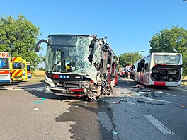 Na pomezí Bu�t�hradu a Lidic se srazily dva autobusy. (15. �ervence 2026)