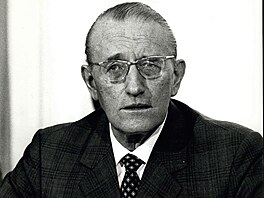 A tento mu� je Walter Jann. �éf �enevské firmy Givaudan, která chemi�ku ICMESA...