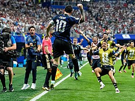 Argentina na nohou, oto�ila semifinále MS s Anglií.